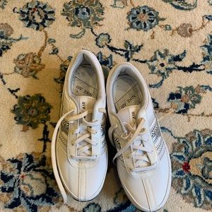 Women’s size 6 golf shoes, never worn!